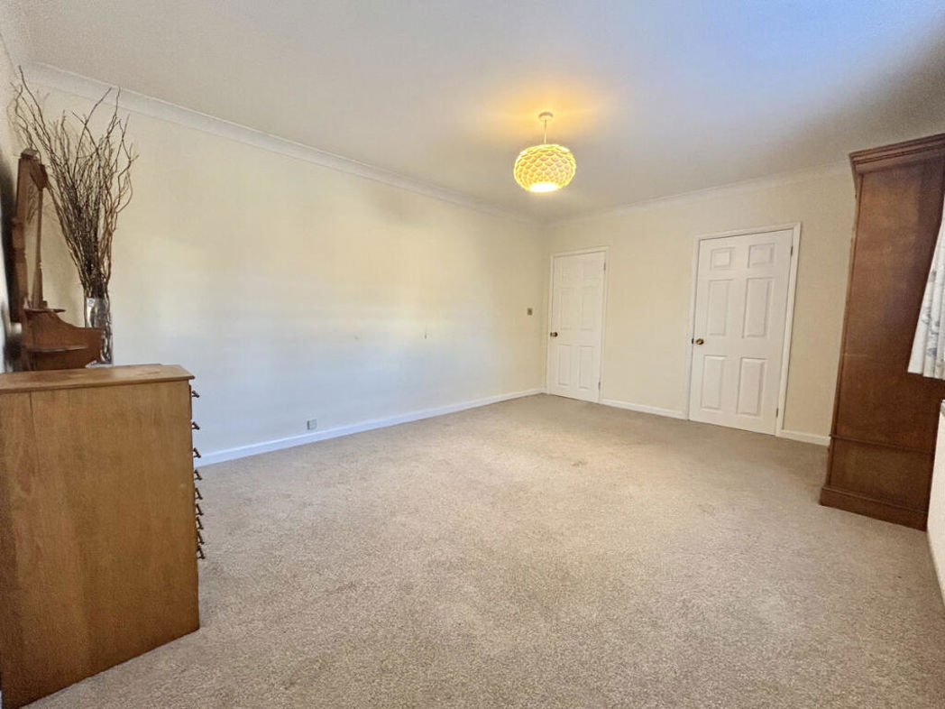 Property image 11 of 23