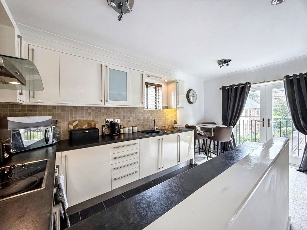 Property image 11 of 23