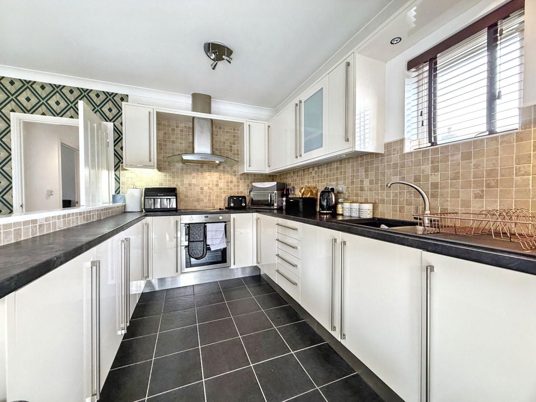 Property image 10 of 23