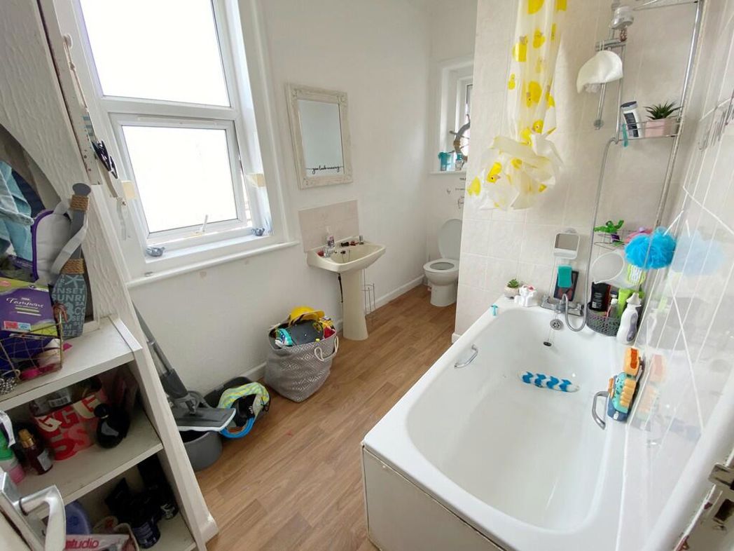 Property image 5 of 8