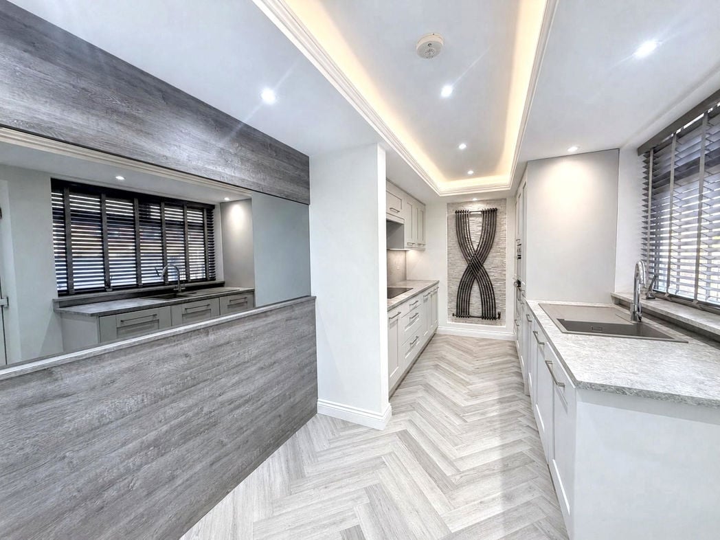 Property image 8 of 16