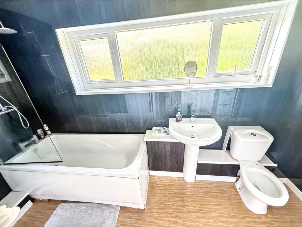 Property image 11 of 15