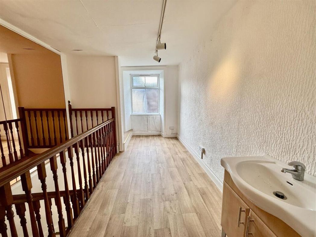 Property image 9 of 21