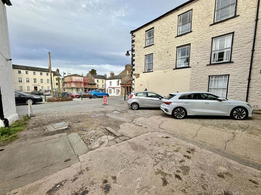 Property image 3 of 21