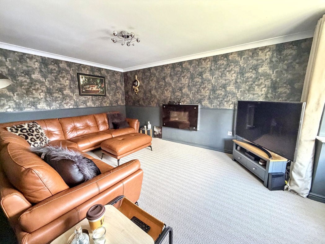 Property image 5 of 32