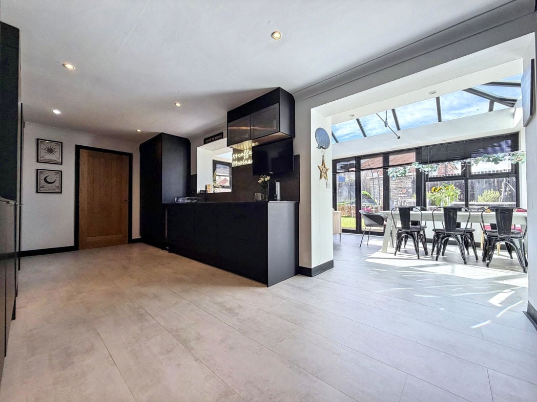 Property image 3 of 32