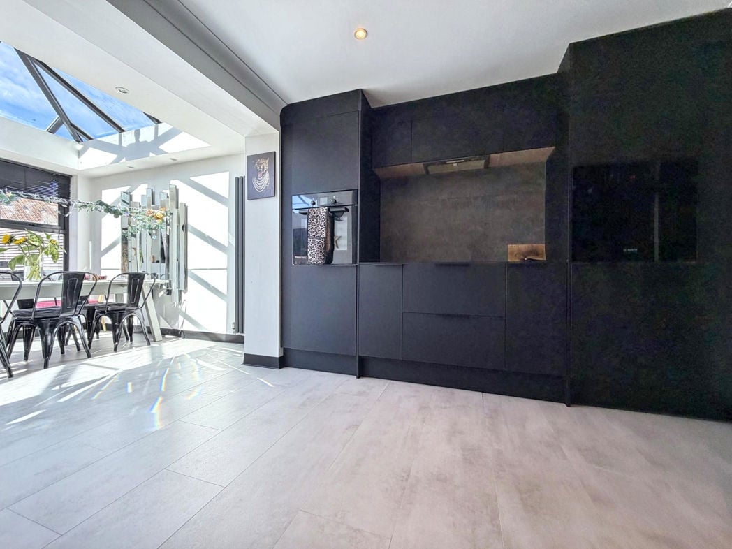 Property image 10 of 32