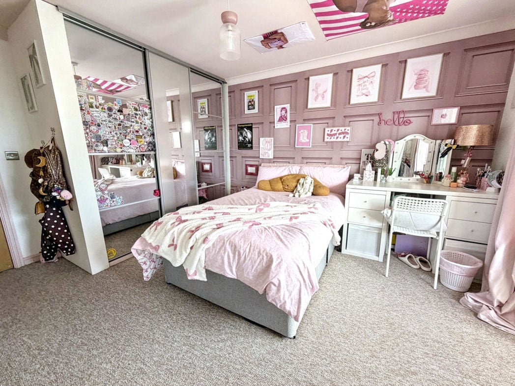 Property image 16 of 32