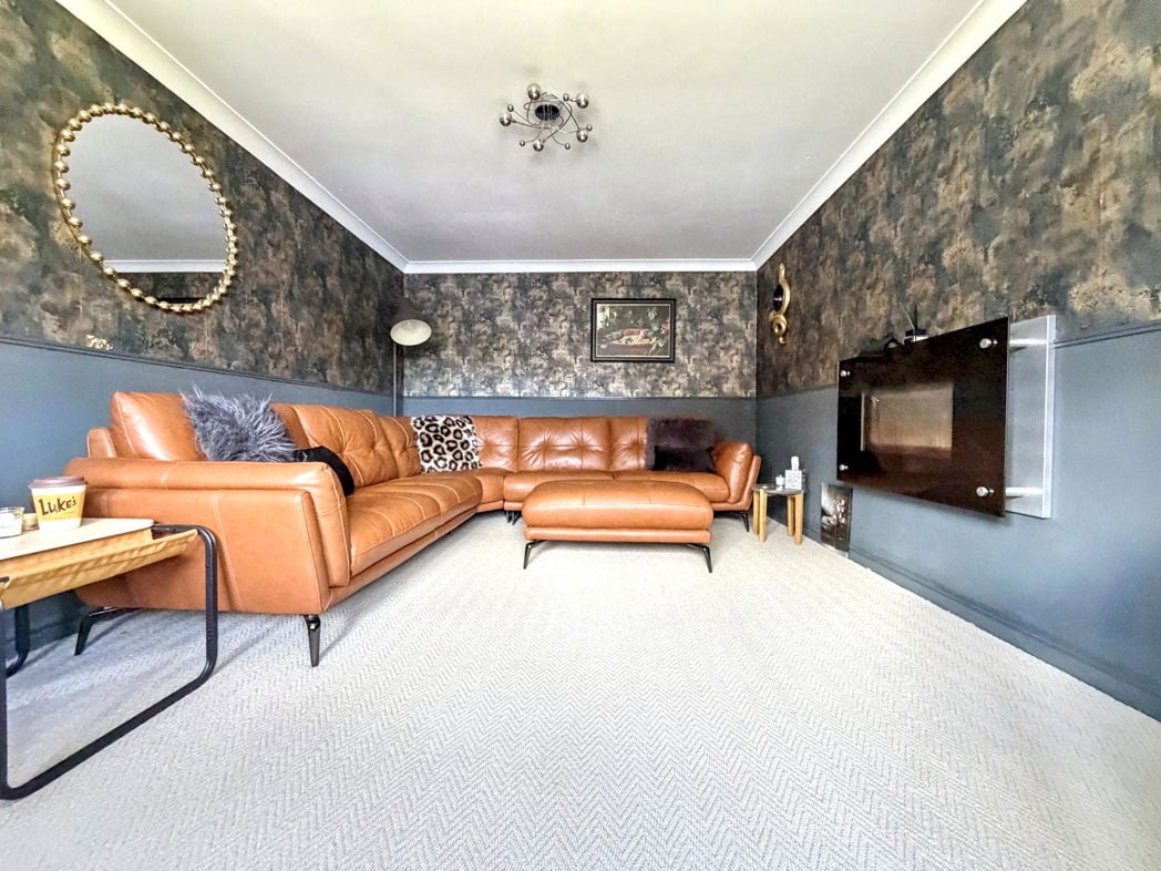 Property image 2 of 32