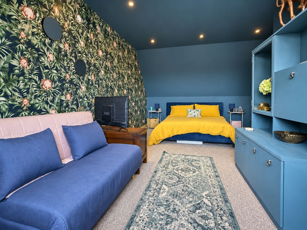Property image 24 of 32