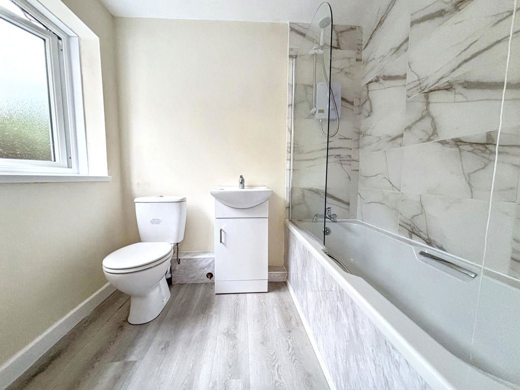 Property image 5 of 9