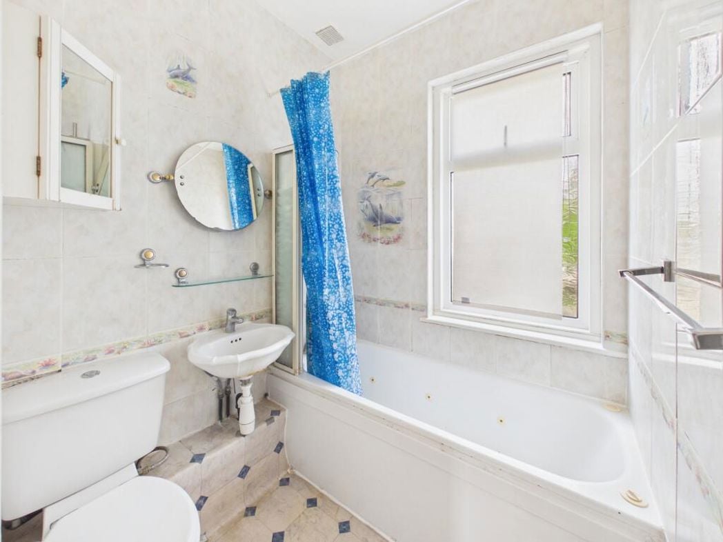 Property image 6 of 12