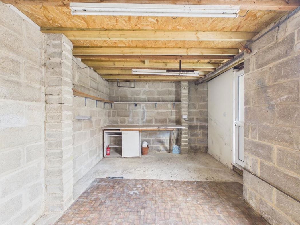 Property image 11 of 12